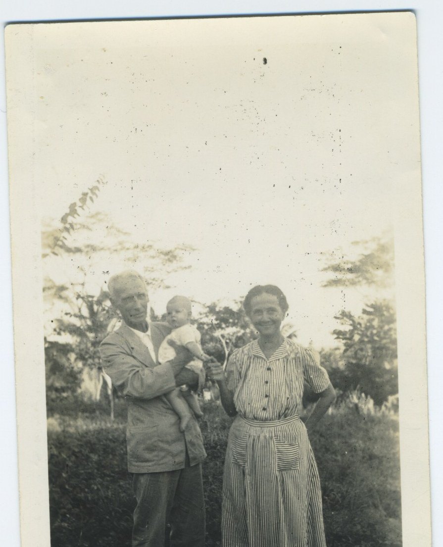 Grandparents with a baby (1 of 2)