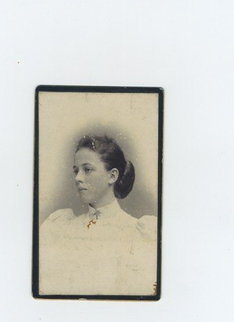 Two vignette portraits of a young woman (2 of 2)